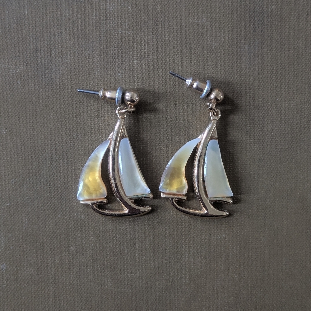 Elegant Sailboat Earrings in Gold and Cream